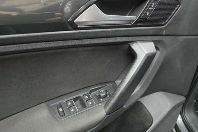 Volkswagen Tiguan (2018) thumbnail 4