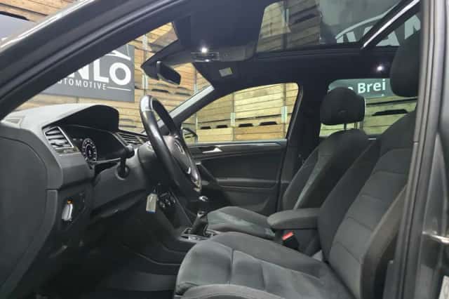 Volkswagen Tiguan (2018) thumbnail 5