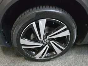 Volkswagen T-Roc (2023) thumbnail 2