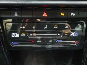 Volkswagen T-Roc (2023) thumbnail 12