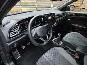 Volkswagen T-Roc (2023) thumbnail 3