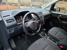 Volkswagen Caddy (2017) thumbnail 3