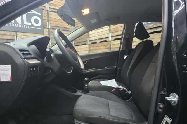 Kia Picanto (2014) thumbnail 5