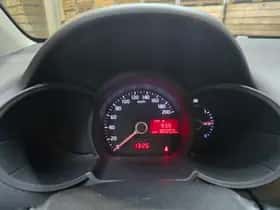 Kia Picanto (2014) thumbnail 9