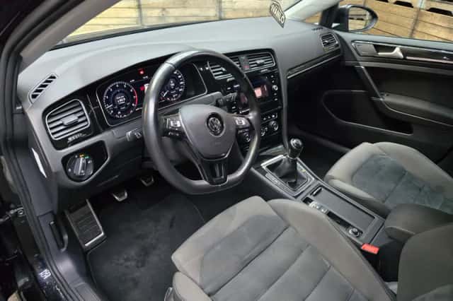 Volkswagen Golf (2017) thumbnail 3