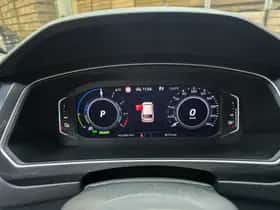 Volkswagen Tiguan (2022) thumbnail 11