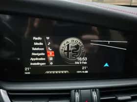 Alfa Romeo Giulia (2016) thumbnail 14