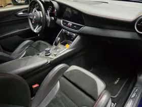 Alfa Romeo Giulia (2016) thumbnail 8