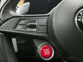 Alfa Romeo Giulia (2016) thumbnail 9