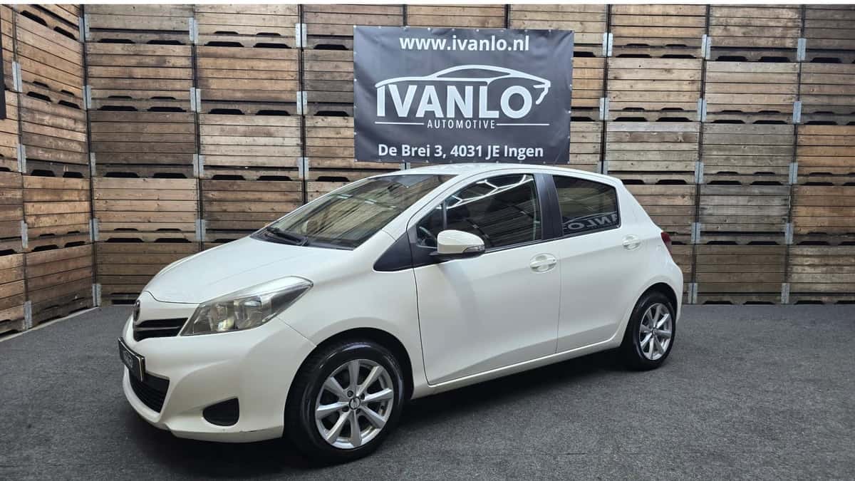 Toyota Yaris (2013) — foto 1