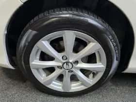 Toyota Yaris (2013) thumbnail 2