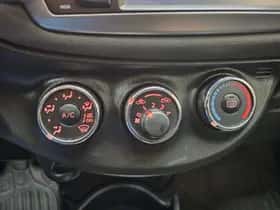 Toyota Yaris (2013) thumbnail 12