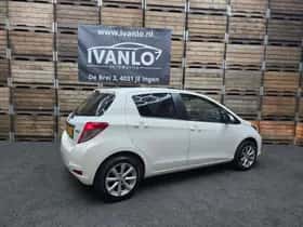 Toyota Yaris (2013) thumbnail 16