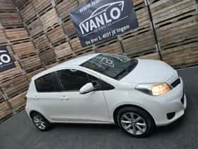 Toyota Yaris (2013) thumbnail 19