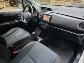 Toyota Yaris (2013) thumbnail 8