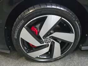 Volkswagen Golf (2025) thumbnail 2