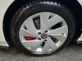 Volkswagen Golf (2025) thumbnail 2