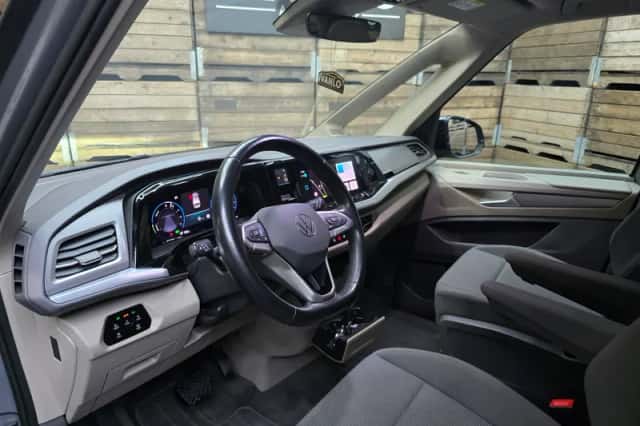 Volkswagen Multivan (2024) thumbnail 3