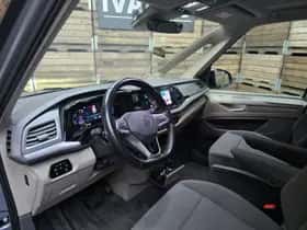 Volkswagen Multivan (2024) thumbnail 3