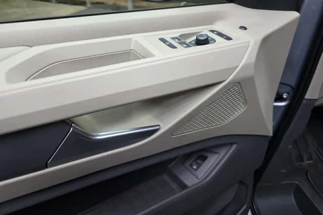 Volkswagen Multivan (2024) thumbnail 4