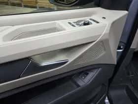 Volkswagen Multivan (2024) thumbnail 4