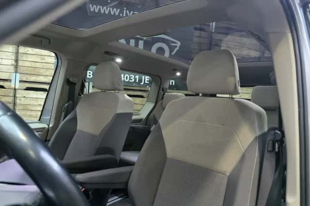Volkswagen Multivan (2024) thumbnail 6