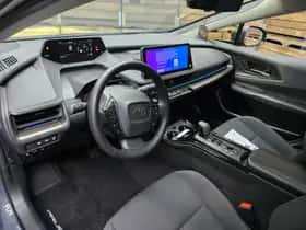Toyota Prius (2024) thumbnail 3