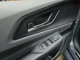 Toyota Prius (2024) thumbnail 4
