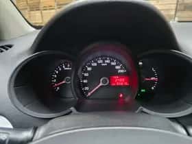 Kia Picanto (2014) thumbnail 11