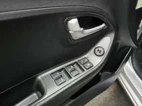 Kia Picanto (2014) thumbnail 4