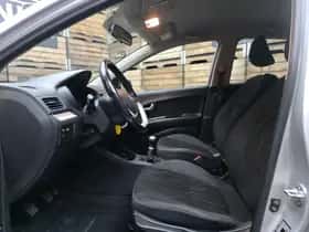 Kia Picanto (2014) thumbnail 5