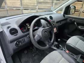 Volkswagen Caddy (2011) thumbnail 3