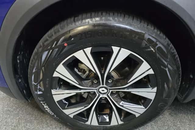 Renault Captur (2022) thumbnail 2