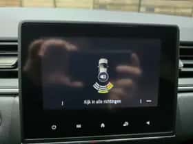 Renault Captur (2022) thumbnail 14
