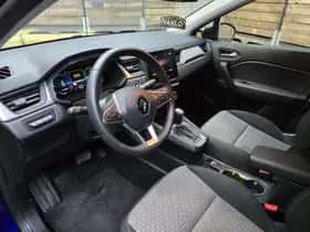 Renault Captur (2022) thumbnail 4