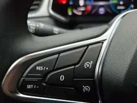 Renault Captur (2022) thumbnail 10