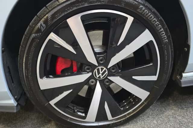 Volkswagen Golf (2025) thumbnail 2