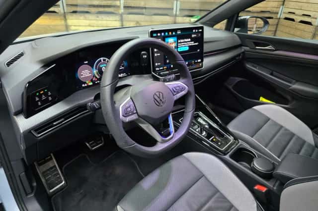 Volkswagen Golf (2025) thumbnail 3