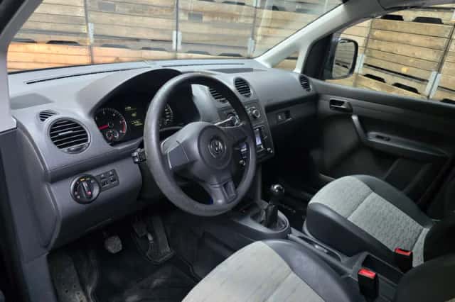 Volkswagen Caddy (2012) thumbnail 3