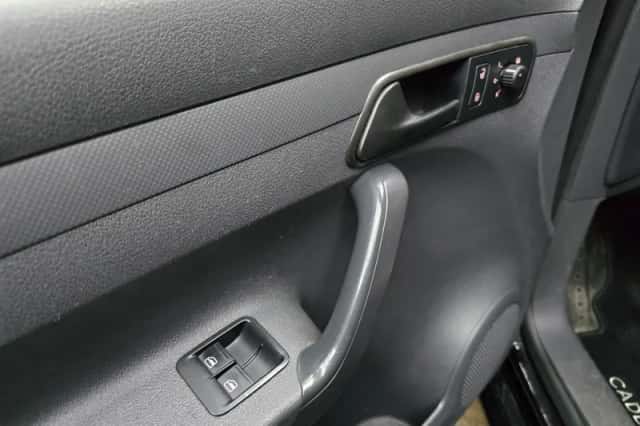 Volkswagen Caddy (2012) thumbnail 4