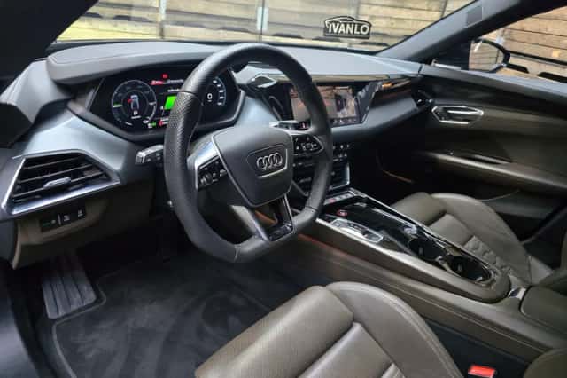 Audi e-tron GT (2022) thumbnail 3