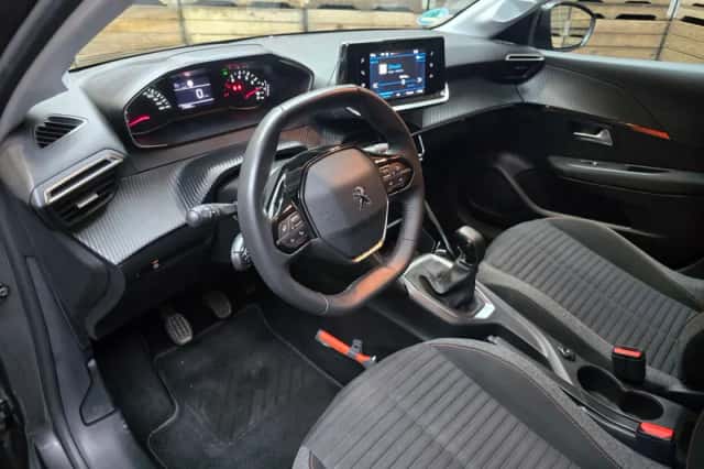 Peugeot 208 (2022) thumbnail 3