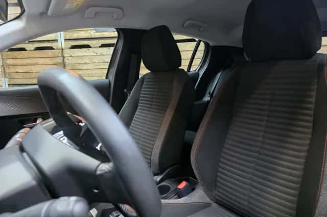 Peugeot 208 (2022) thumbnail 6