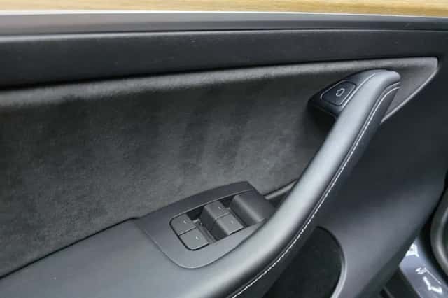 Tesla Model Y (2022) thumbnail 4