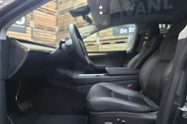 Tesla Model Y (2022) thumbnail 5
