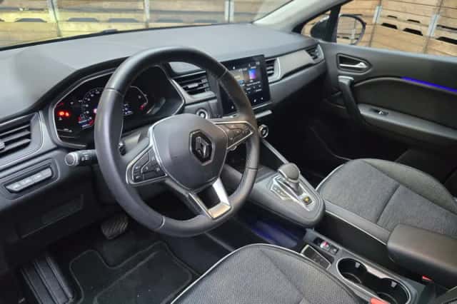 Renault Captur (2020) thumbnail 3