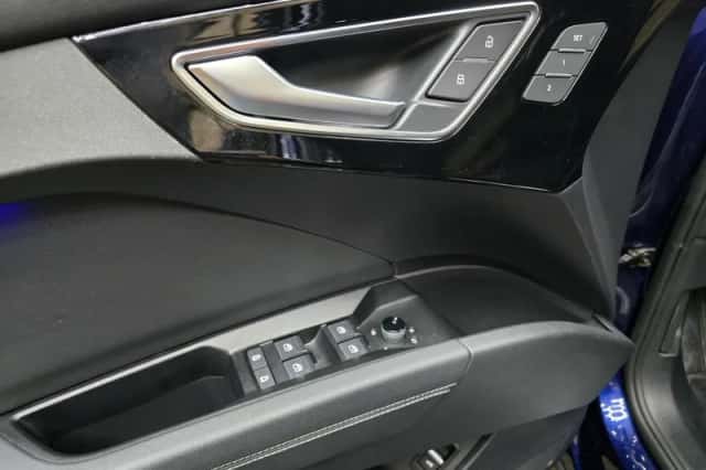 Audi Q4 e-tron (2023) thumbnail 4