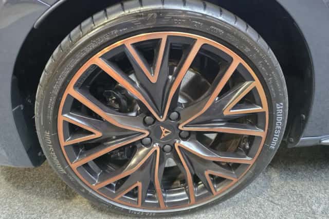 CUPRA Leon Sportstourer (2024) thumbnail 2
