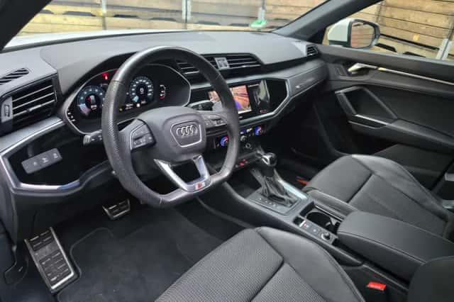 Audi Q3 (2023) thumbnail 3
