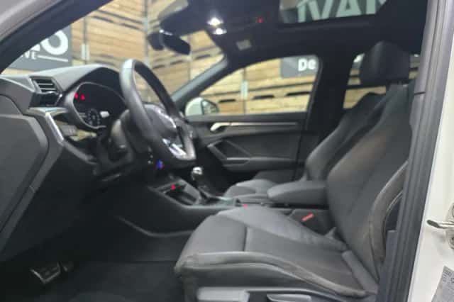 Audi Q3 (2023) thumbnail 5